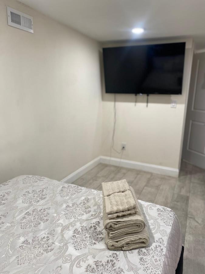 Private Room In South Philly Near Arenas! Филаделфия Екстериор снимка