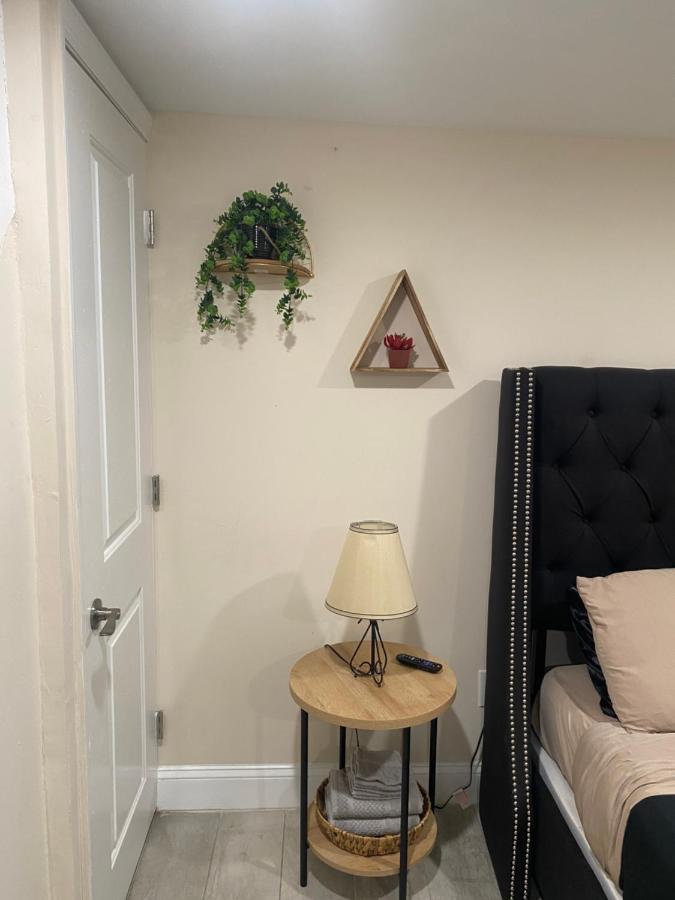 Private Room In South Philly Near Arenas! Филаделфия Екстериор снимка